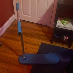 Trampoline/Indoor scooter, good condition, barely used.
